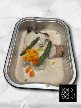 pomme de ris de veau dorée, écrevisses, légumes, crème de bisque
