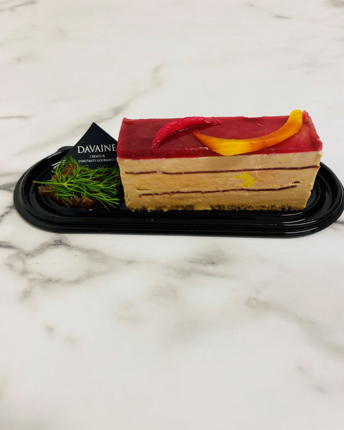 Opéra de foie gras framboise et griottes , viande des grisons  