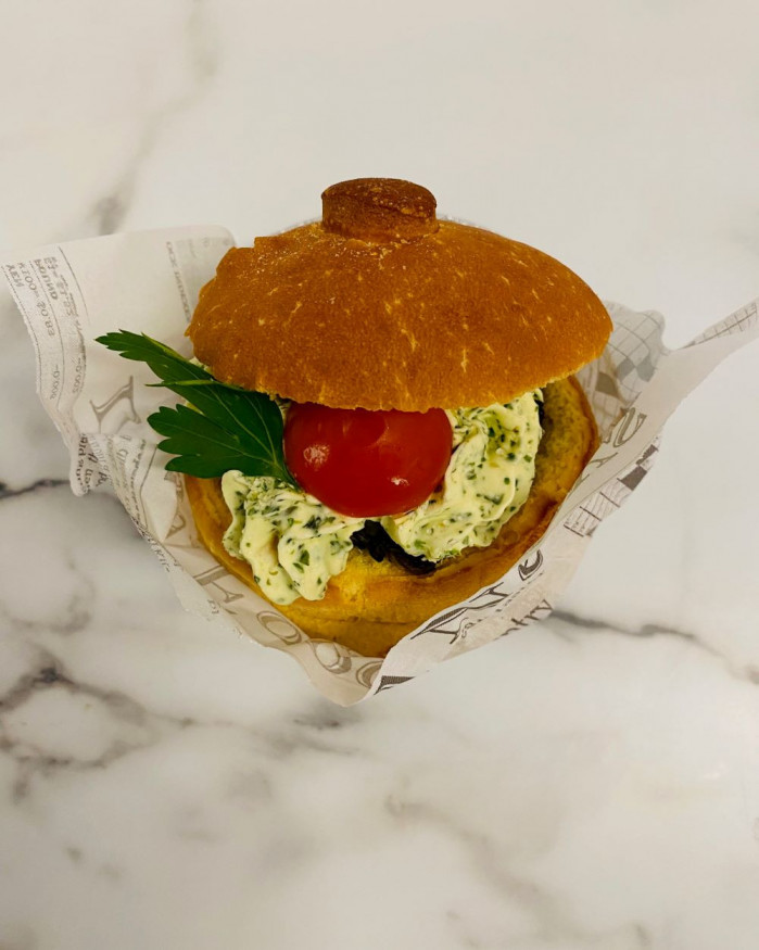 brioche d'escargot de bourgogne au beurre d'ails, cèpes